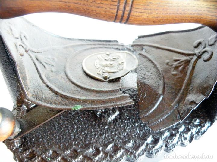 Antig&uuml;edades: PLANCHA DE HIERRO DE CARBON - Foto 3