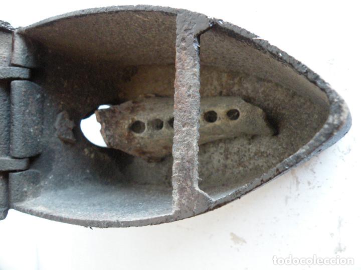 Antig&uuml;edades: PLANCHA DE HIERRO DE CARBON - Foto 9