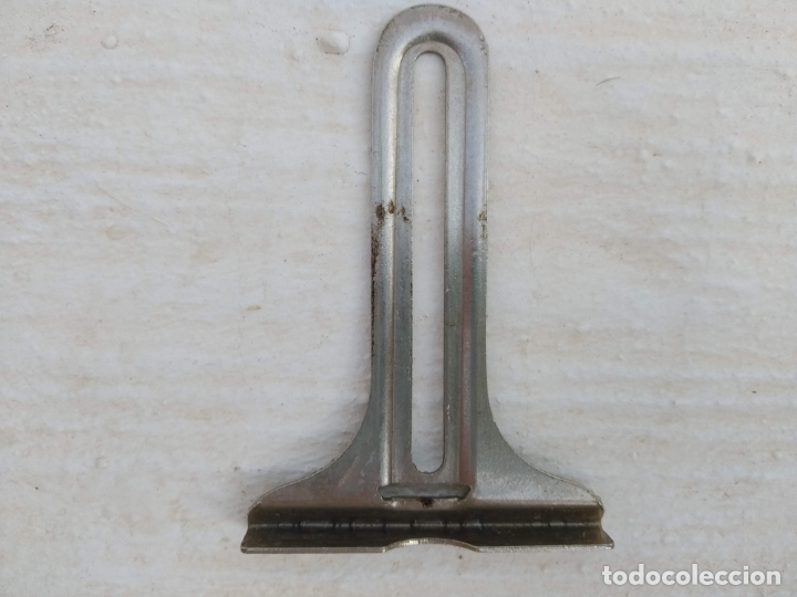 Antig&uuml;edades: Accesorio de maquina de coser - Foto 1