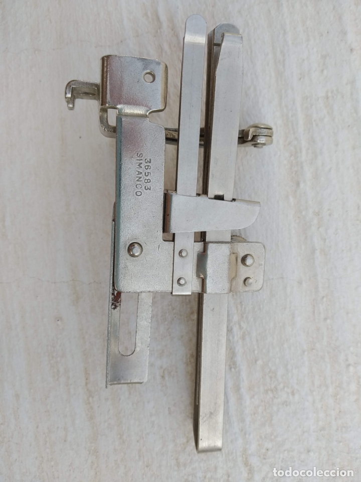 Antig&uuml;edades: Accesorio de maquina de coser - Foto 2