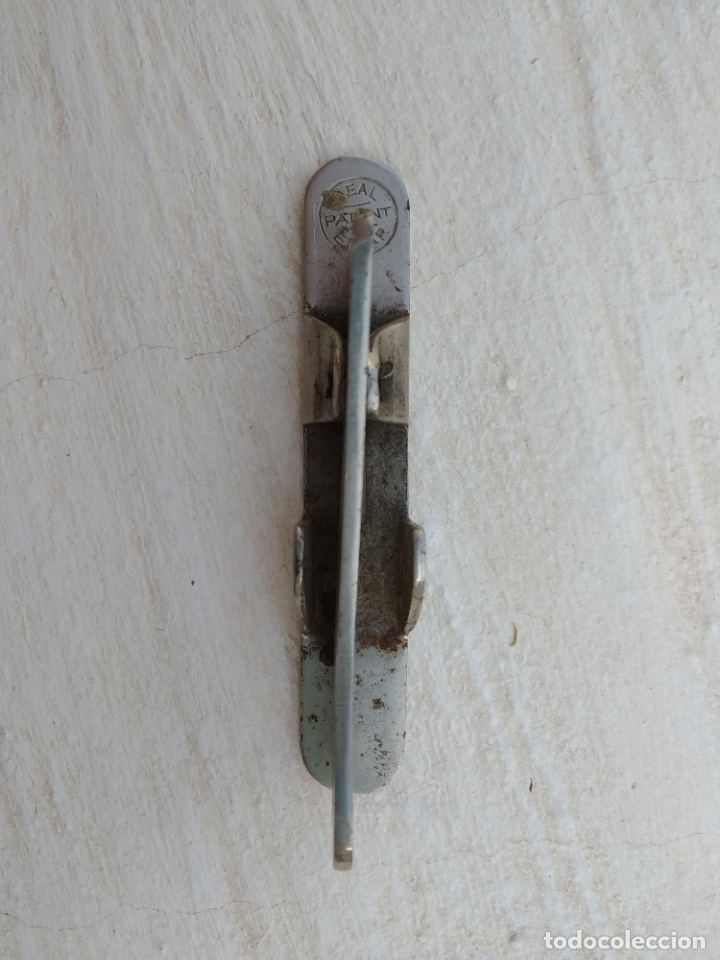 Antig&uuml;edades: Accesorio de maquina de coser - Foto 2
