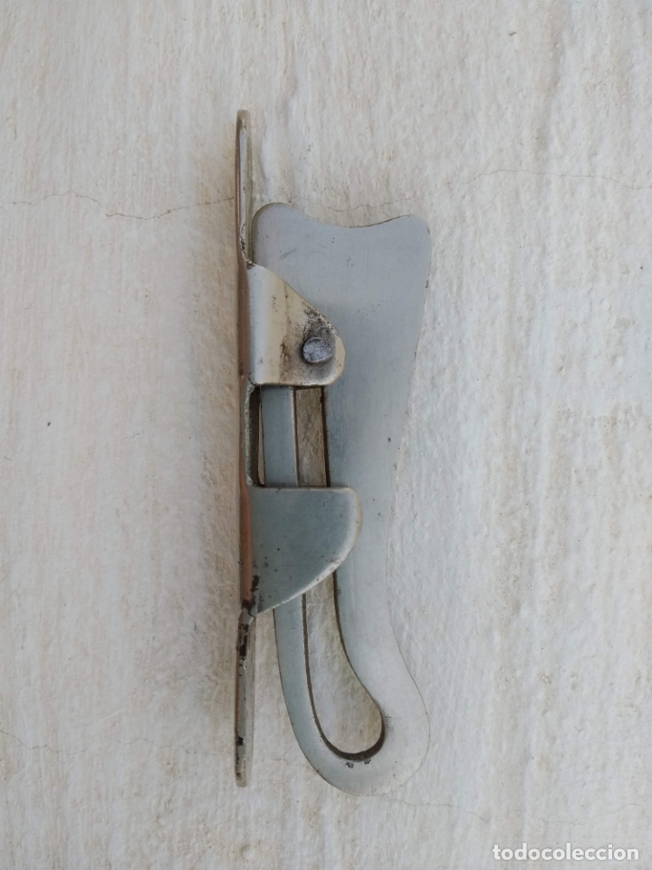 Antig&uuml;edades: Accesorio de maquina de coser - Foto 1