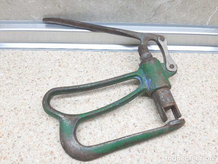 Antig&uuml;edades: REMACHADORA MANUAL, HERRAMIENTA. - Foto 1