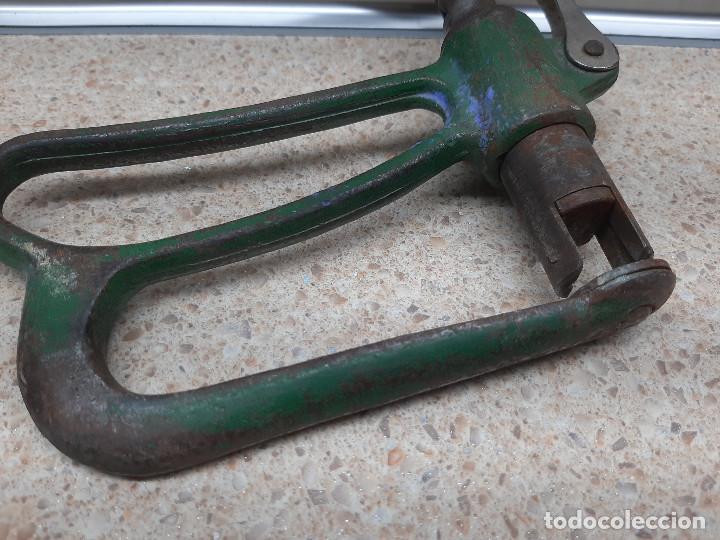 Antig&uuml;edades: REMACHADORA MANUAL, HERRAMIENTA. - Foto 2