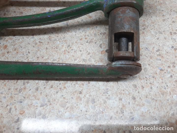 Antig&uuml;edades: REMACHADORA MANUAL, HERRAMIENTA. - Foto 3