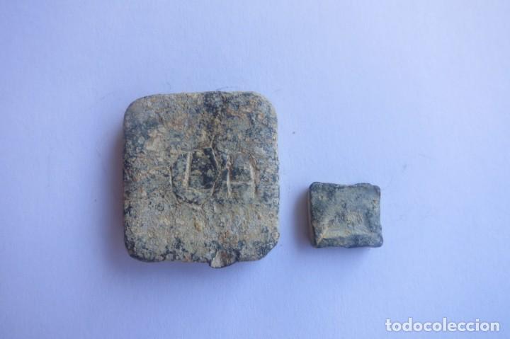 Antig&uuml;edades: dos pesos de plomo 24 y 3 gr - Foto 1