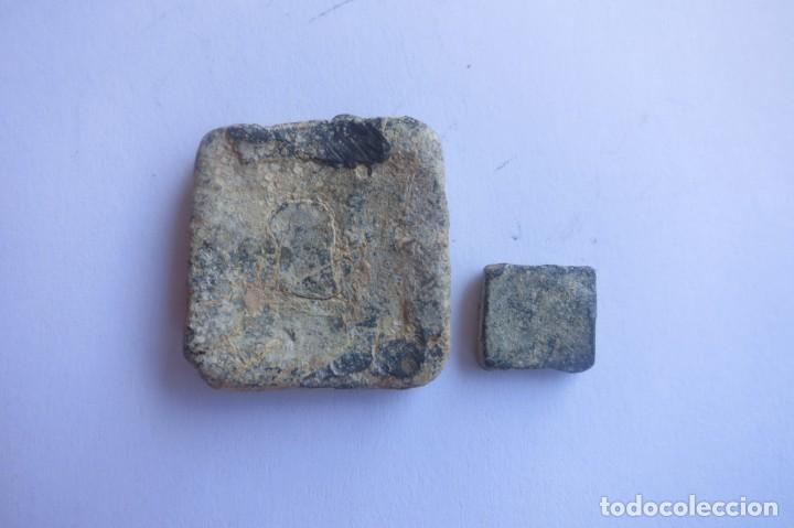 Antig&uuml;edades: dos pesos de plomo 24 y 3 gr - Foto 2