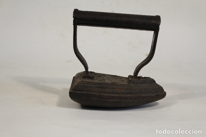 Antig&uuml;edades: plancha antigua de hierro con base curva - Foto 5
