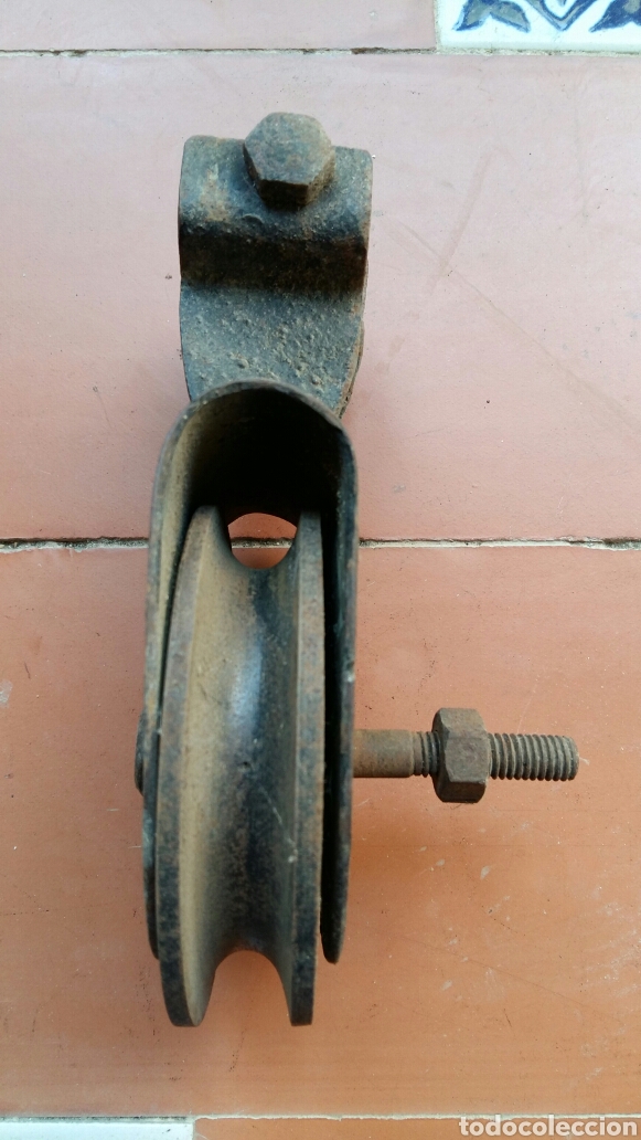 Antig&uuml;edades: Antigua polea de hierro - Foto 2