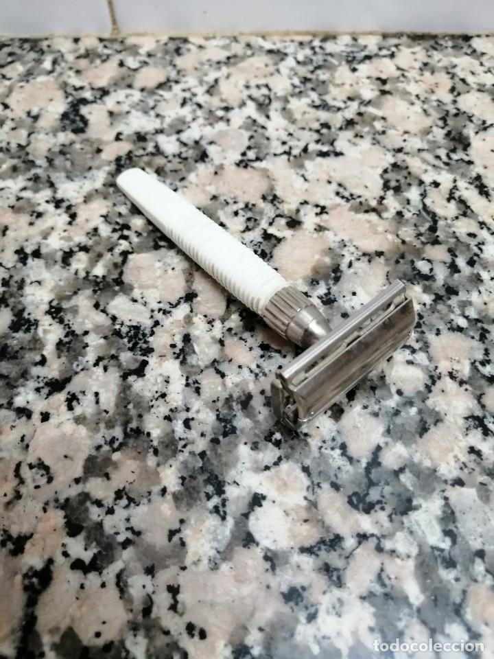 Antig&uuml;edades: MAQUINITA DE AFEITAR MARCA GILLETTE - Foto 1