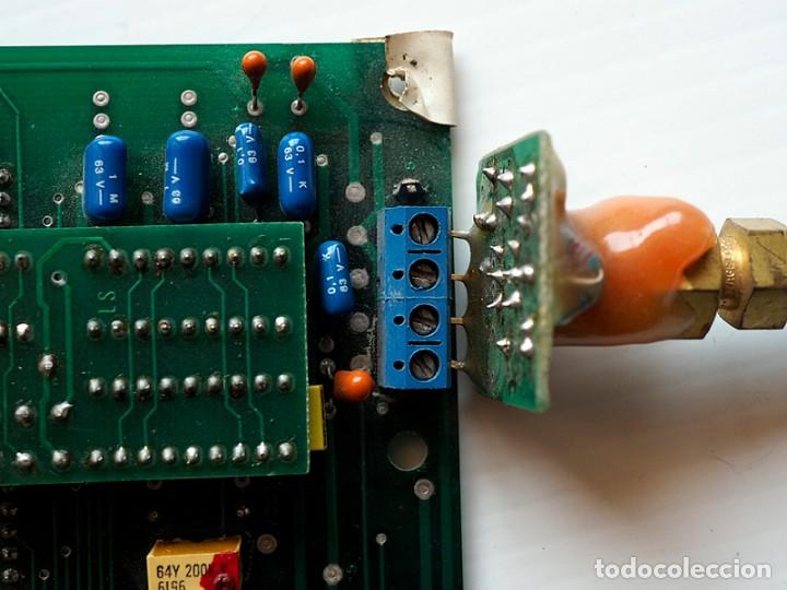 Antig&uuml;edades: Componentes electr&oacute;nicos antiguos. Placa electr&oacute;nica - Foto 5