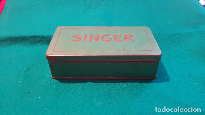 Antig&uuml;edades: CAJA METAL SINGER CON COMPLEMENTOS - Foto 5
