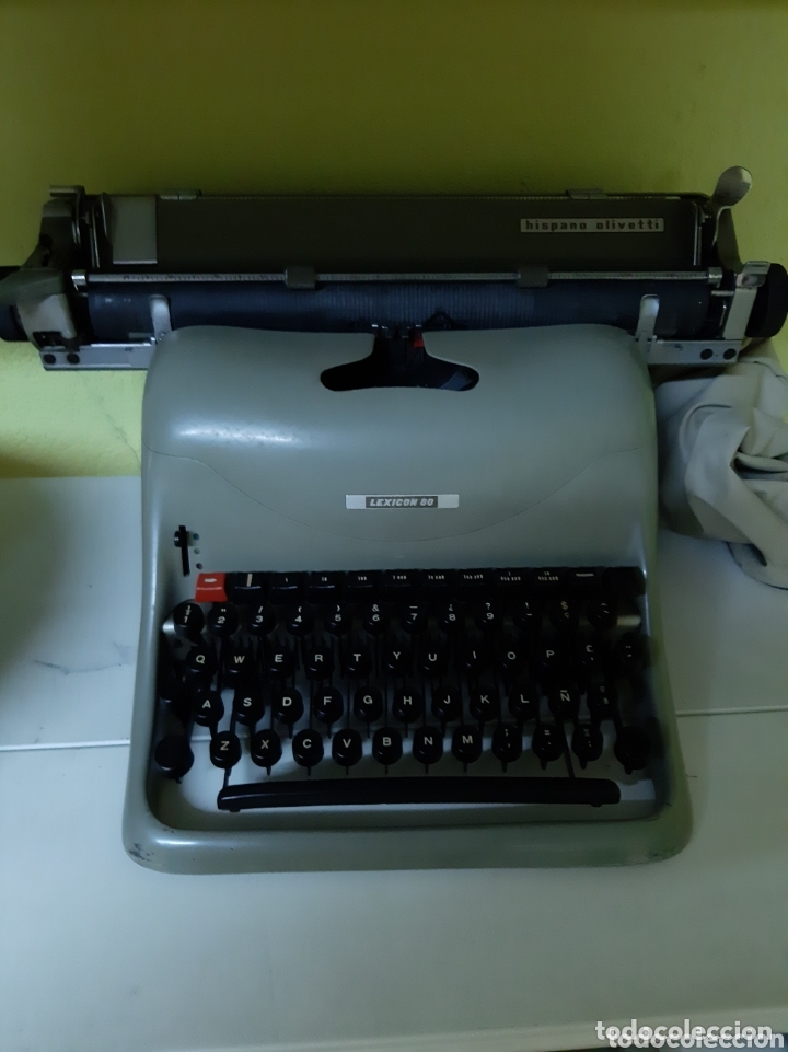 Antig&uuml;edades: M&aacute;quina escribir funciona - Foto 1