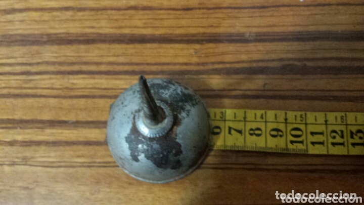 Antig&uuml;edades: Antigua aceitera m&aacute;quina - Foto 1