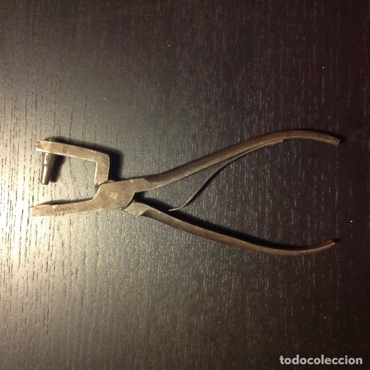 Antig&uuml;edades: Curioso alicate sacabocados - Foto 1