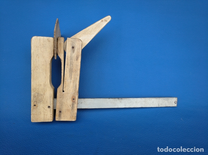 Antig&uuml;edades: PRENSA O SARGENTO PARA CONSTRUCTOR DE INSTRUMENTOS MUSICALES FUNCIONANDO - Foto 3