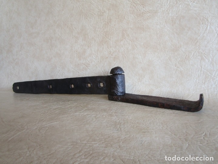 Antig&uuml;edades: antigua bisagra hierro forjado 35 cm - Foto 2
