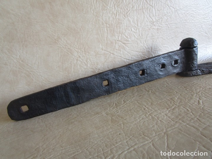 Antig&uuml;edades: antigua bisagra hierro forjado 35 cm - Foto 3