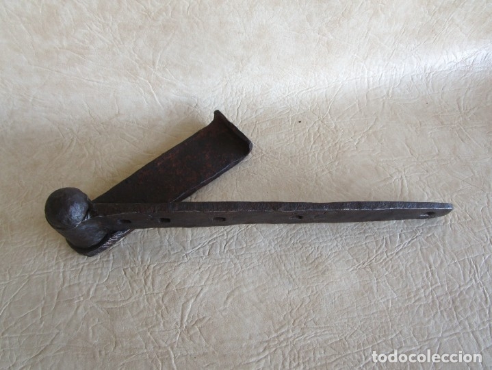 Antig&uuml;edades: antigua bisagra hierro forjado 35 cm - Foto 4