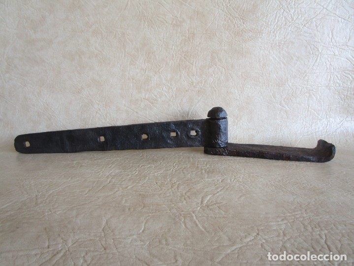 Antig&uuml;edades: antigua bisagra hierro forjado 35 cm - Foto 1