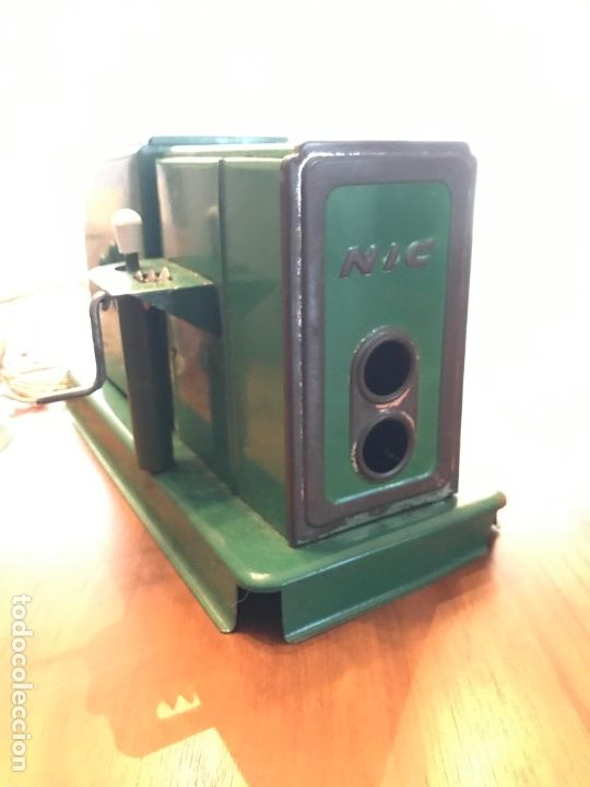 Antig&uuml;edades: Proyector NIC - Foto 1