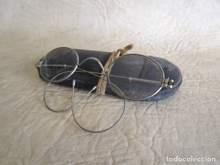 Antig&uuml;edades: antiguas gafas de aumento con su funda - Foto 2