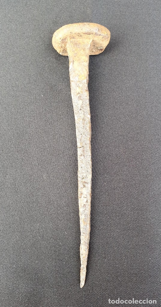 Antig&uuml;edades: Antiguo clavo de forja de 13 cms de largo - Foto 2