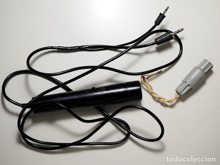 Antig&uuml;edades: Antiguo micr&oacute;fono y conector de audio - Foto 1