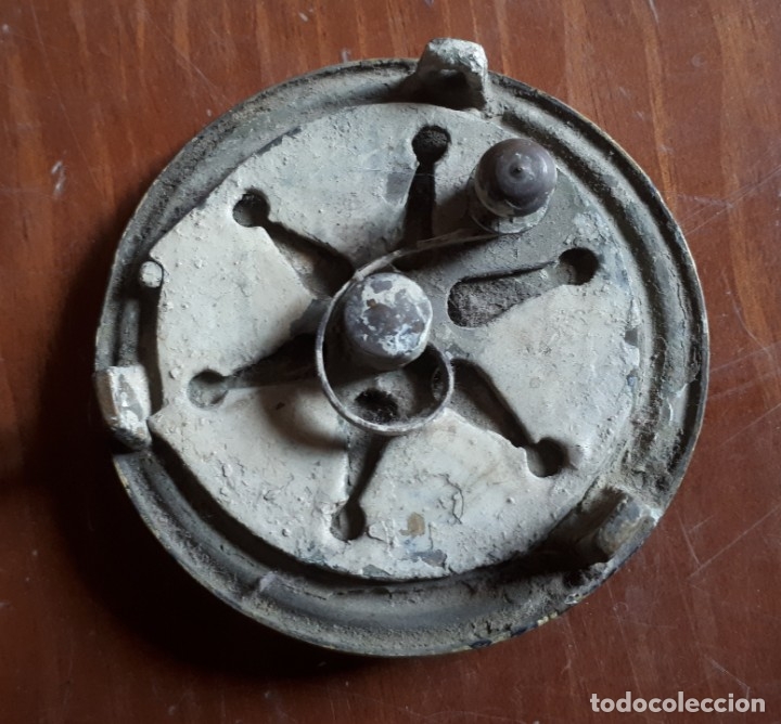 Antig&uuml;edades: Mirilla de bronce de 9 cm - Foto 2