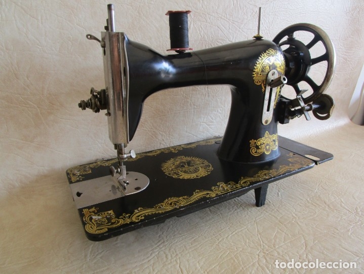 Antig&uuml;edades: antigua maquina de coser funciona! - Foto 3