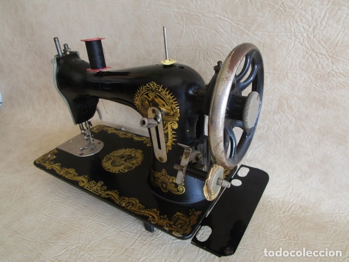 Antig&uuml;edades: antigua maquina de coser funciona! - Foto 4