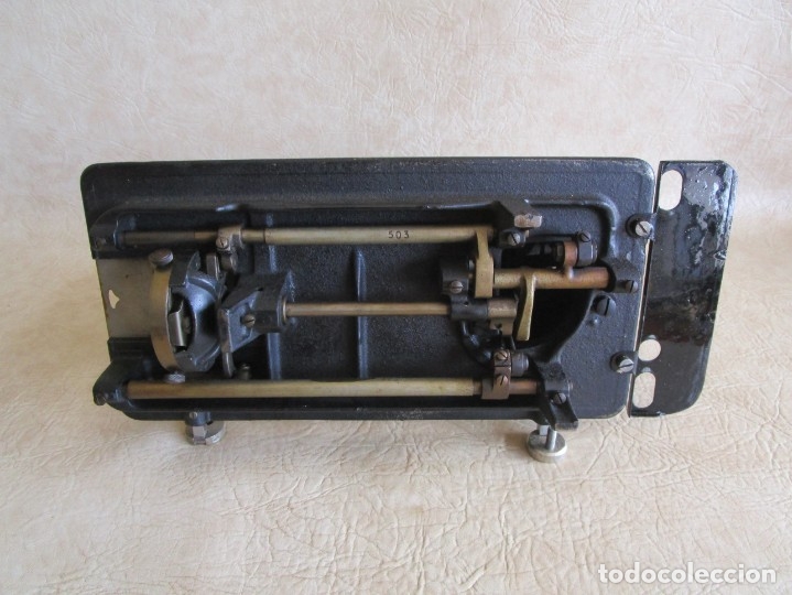 Antig&uuml;edades: antigua maquina de coser funciona! - Foto 5