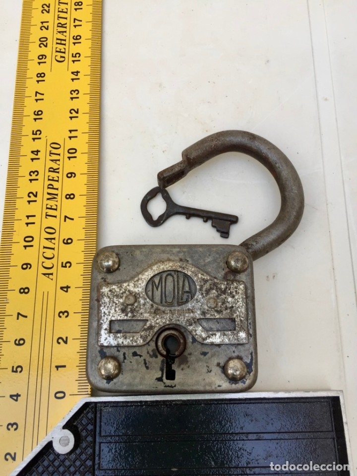 Antig&uuml;edades: antiguo candado con llave funcionando - Foto 2