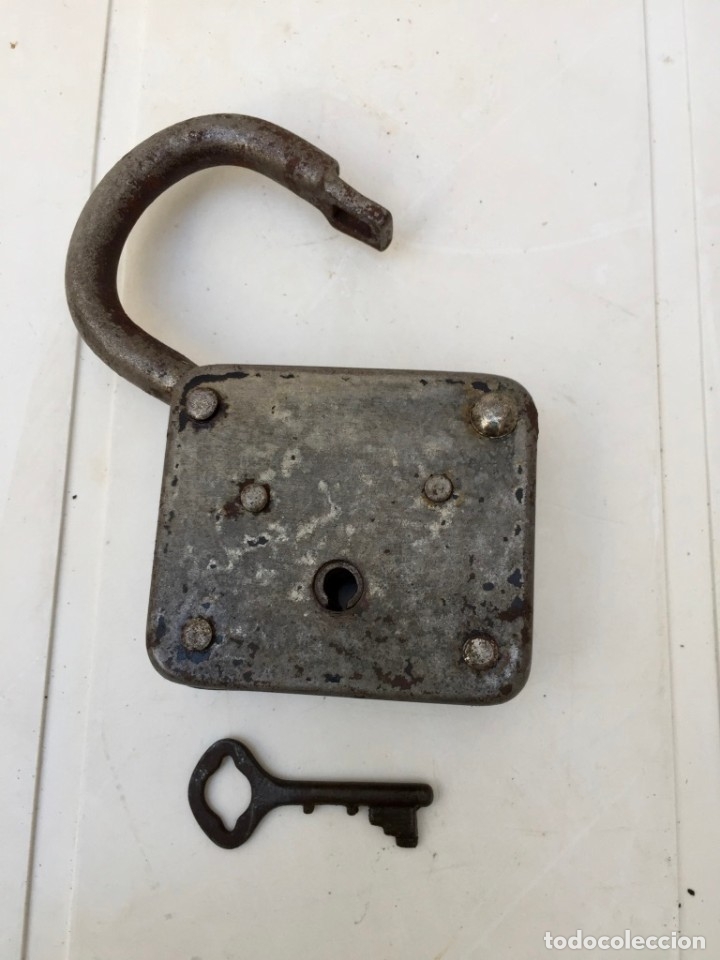 Antig&uuml;edades: antiguo candado con llave funcionando - Foto 3