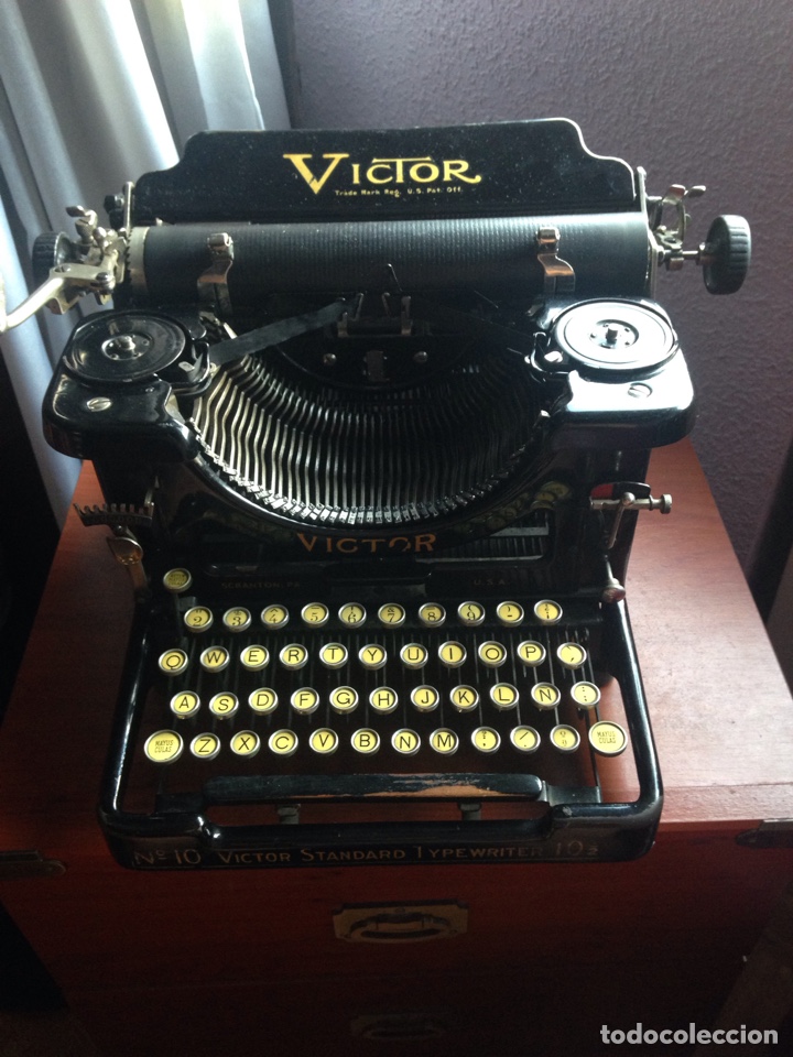 Antig&uuml;edades: M&aacute;quina de escribir V&iacute;ctor 10 - Foto 2