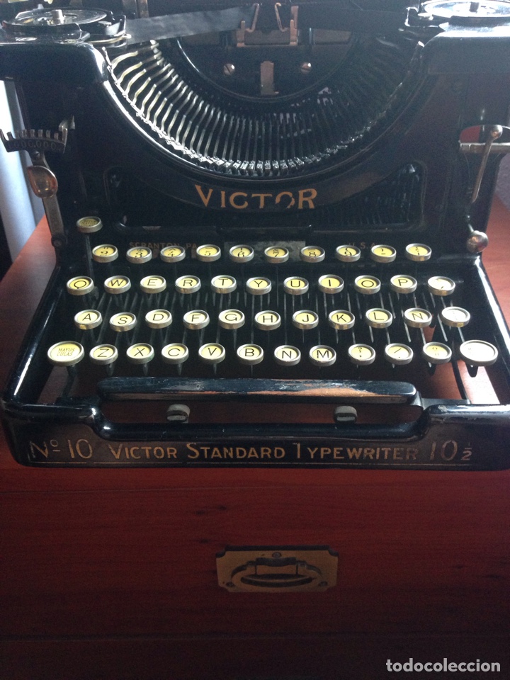 Antig&uuml;edades: M&aacute;quina de escribir V&iacute;ctor 10 - Foto 3