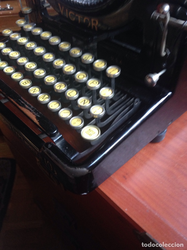 Antig&uuml;edades: M&aacute;quina de escribir V&iacute;ctor 10 - Foto 15