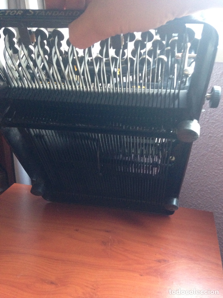 Antig&uuml;edades: M&aacute;quina de escribir V&iacute;ctor 10 - Foto 17