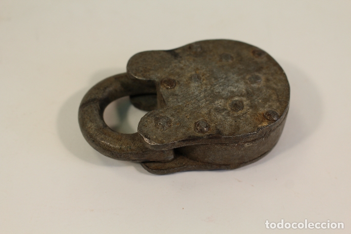 Antig&uuml;edades: candado de metal antiguo - Foto 3