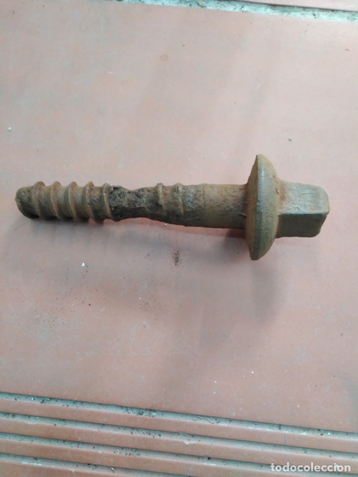 Antig&uuml;edades: Tornillo traviesa a&ntilde;o 1968. - Foto 1
