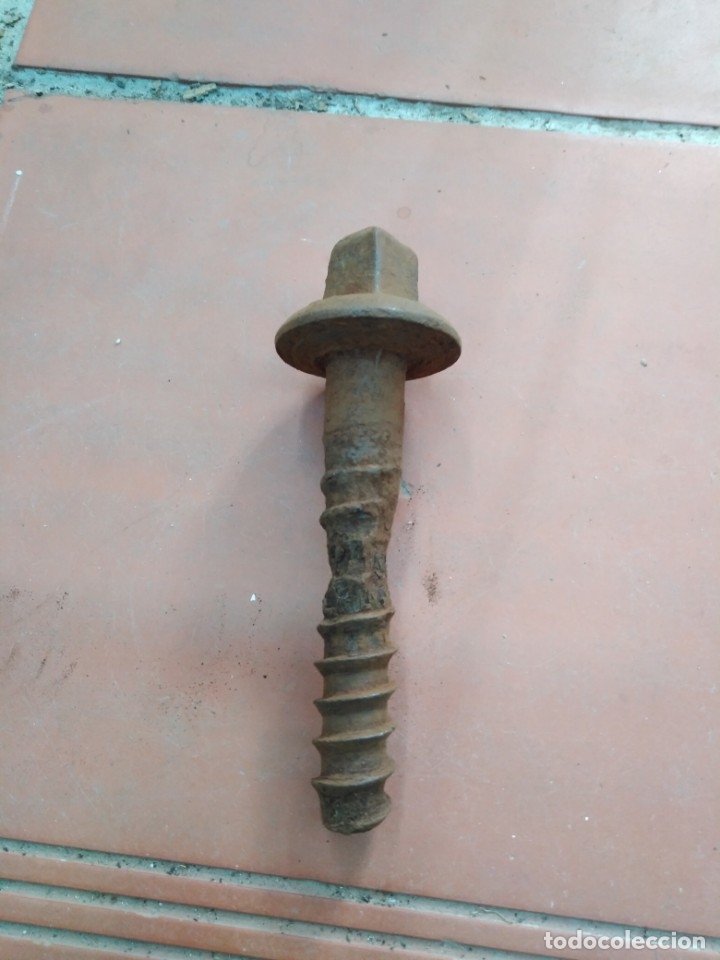 Antig&uuml;edades: Tornillo traviesa a&ntilde;o 1968. - Foto 2