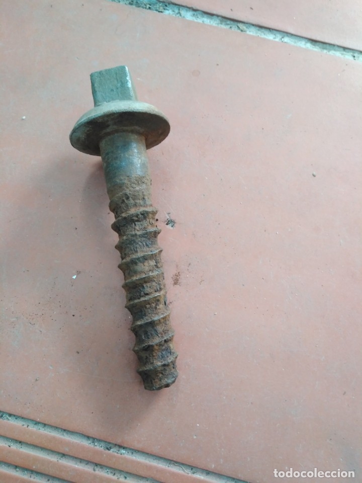 Antig&uuml;edades: Tornillo traviesa a&ntilde;o 1967. Bueno - Foto 1