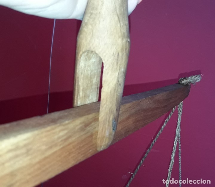 Antig&uuml;edades: BASCULA DE MADERA Y PLATOS DE ESPARTO - Foto 3