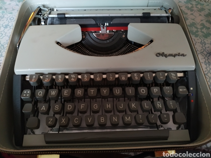 Antigüedades: Maquina de escribir portatil con maletín Olimpia - Foto 1 - 180460151