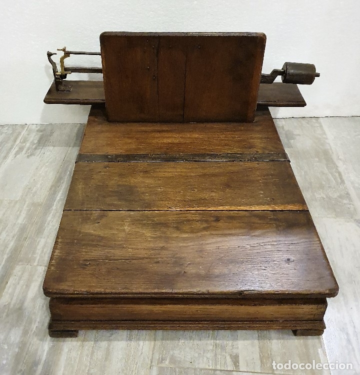 Antig&uuml;edades: BASCULA MADERA - Foto 1