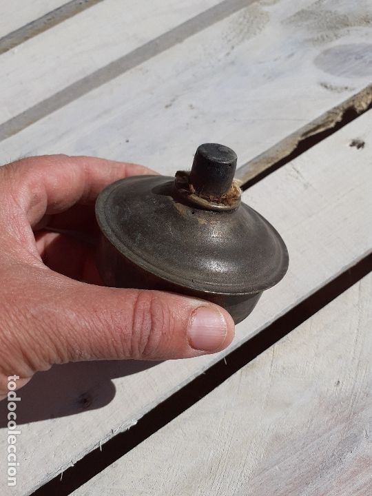 Antig&uuml;edades: QUEMADOR DE LAT&Oacute;N ANTIGUO MARCA - Foto 1