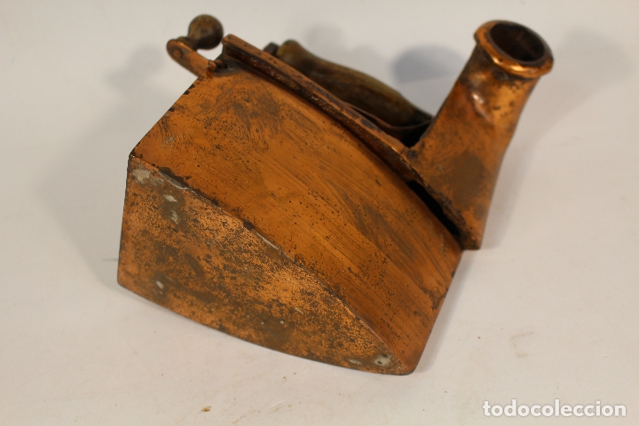 Antig&uuml;edades: plancha de carb&oacute;n con tempera de cobre - Foto 4