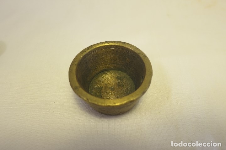 Antig&uuml;edades: ponderal vaso anidado dos coronas - Foto 3
