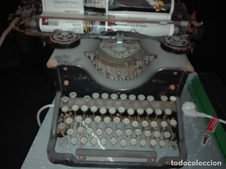Antig&uuml;edades: M&aacute;quina Escribir antigua - Foto 1