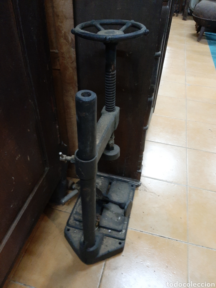 Antig&uuml;edades: Torno con taladro hierro antiguo - Foto 1